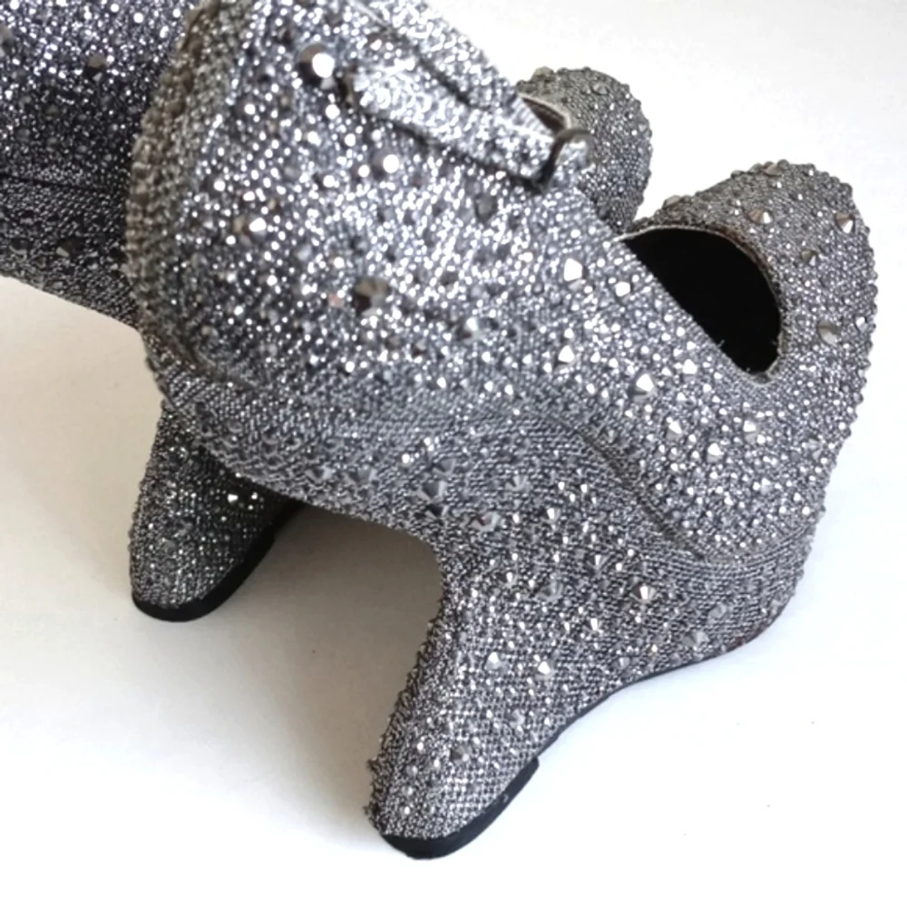 Rare Vintage Dollhouse Women’s Glam Silver Metallic Studded 6” Platform Shoes 8